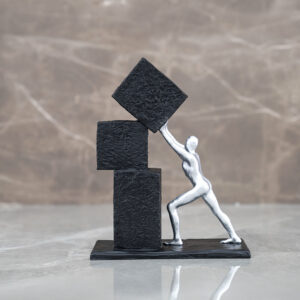 Auric Polyresin hardworking man accent 18 x 9 x 22.5 cm