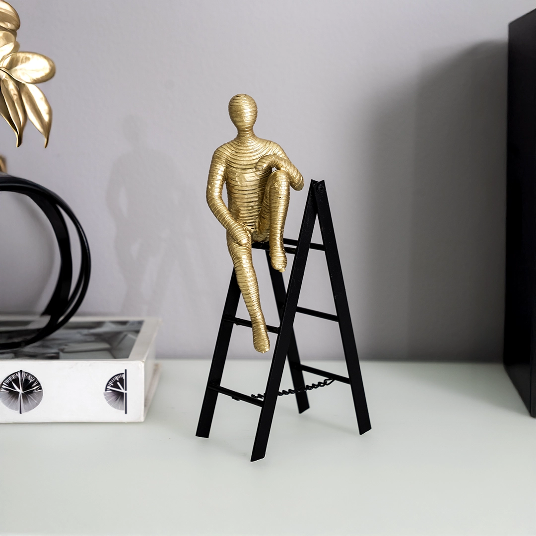 Blake resin figurine 11×6.5×22.5 cm