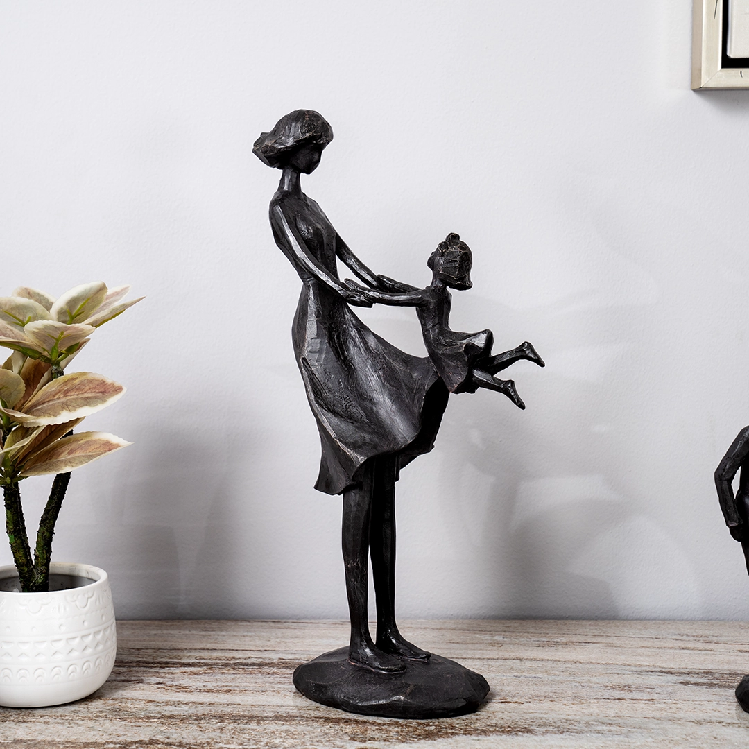 Blake resin figurine 21.2×11.8×39.8 cm