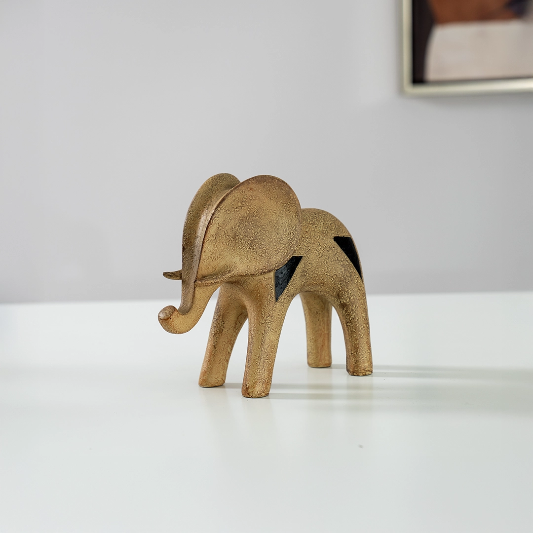 Blake resin textured elephant figurine 21×8.5×18 cm