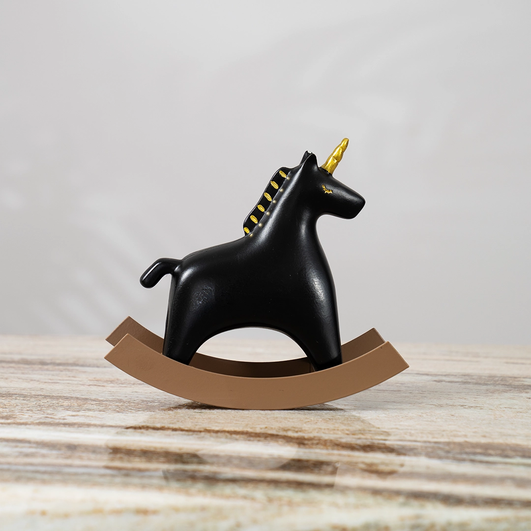 Blake resin unicorn figurine 17.5×5.2×16.2 cm