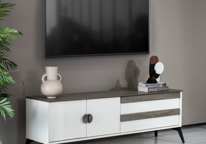 How to Choose the Right Size TV and Console for a Studio Apartment