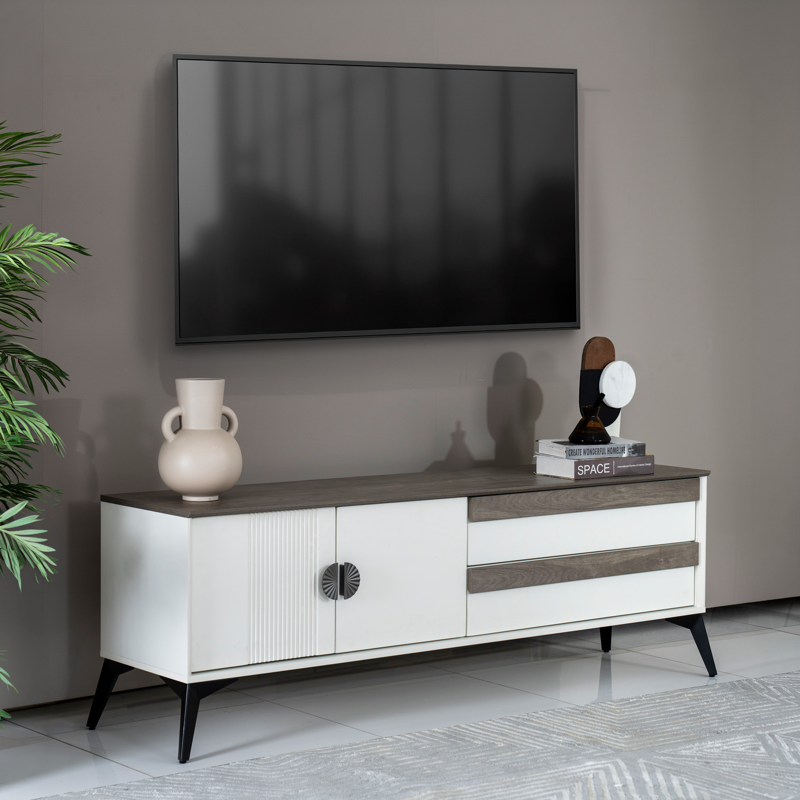 How to Choose the Right Size TV and Console for a Studio Apartment