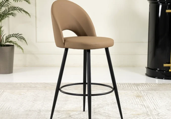 Velvet, PU Leather or Wood: Which Dining Chair Survives Daily Use?