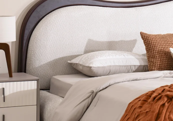 Which Furniture Materials Hold Up in UAE Homes: Wood, Fabric, Leather, Metal and Glass